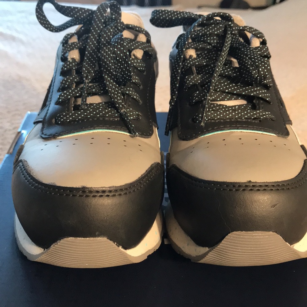 NIB Reebok safety sneakers - Picture 2 of 11